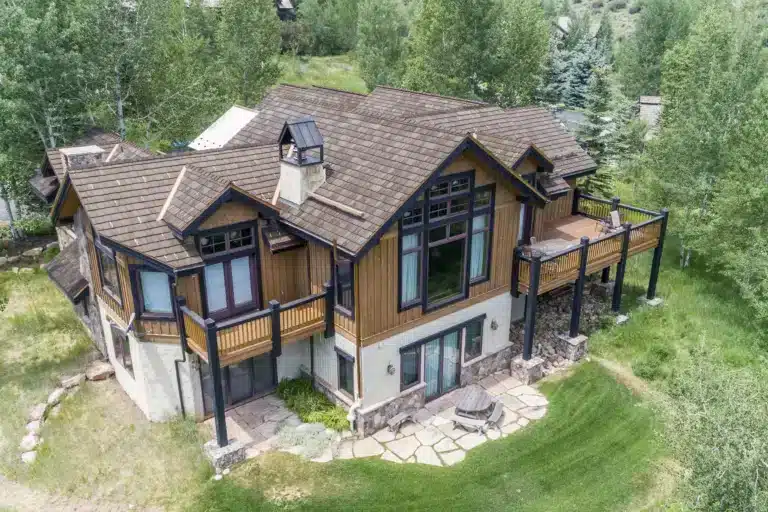 Roof Colors for Brown House: Best Exterior Shades to Transform Your Home a beautiful house with brown roof